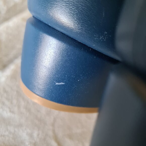 SALVATORE FERRAGAMO BLUE LEATHER VARA PUMP SHOES - Picture 4 of 11